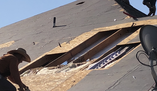 Lon Smith Roofing - Fort Worth, TX. Making repairs