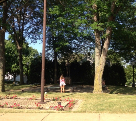 Ronald Reagan Boyhood Home - Dixon, IL