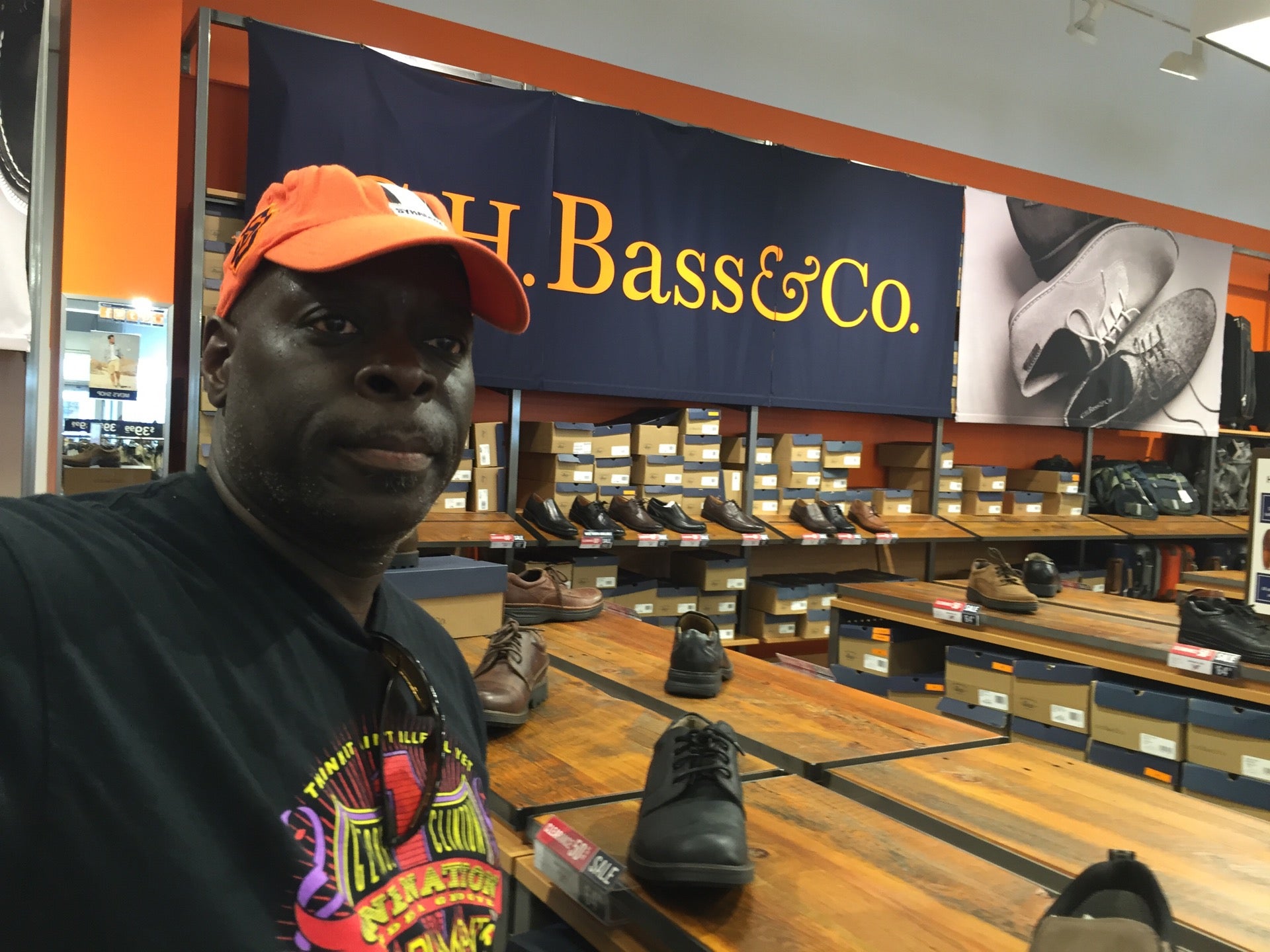 Bass shoes store tanger outlet