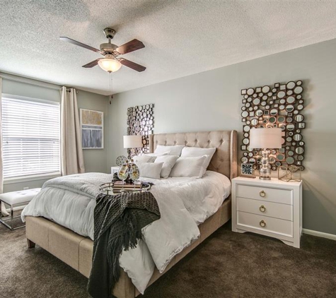 London House Apartments - Lenexa, KS