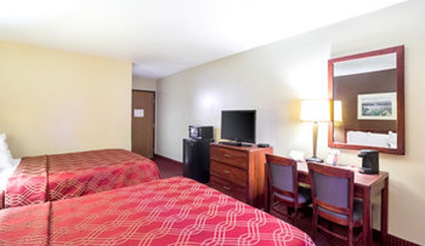 Econo Lodge - Fargo, ND