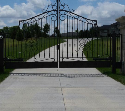 CS IronDesign - Crescent, IA. Custom Drive Gates