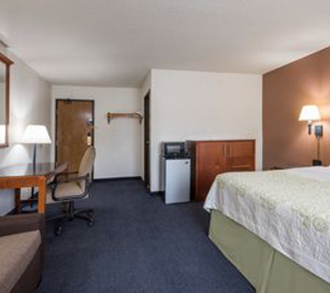 Days Inn by Wyndham Greenfield - Greenfield, MA