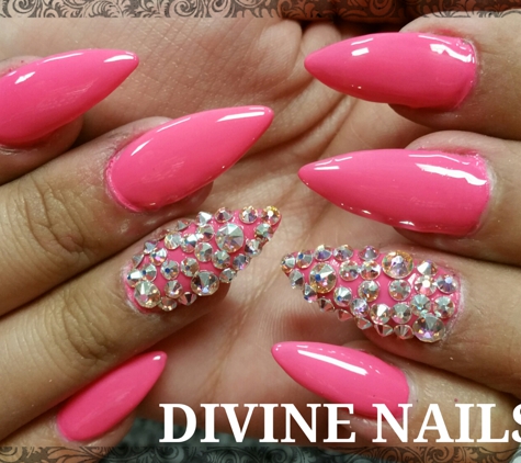 Divine Nails and Beauty Salon - Donna, TX