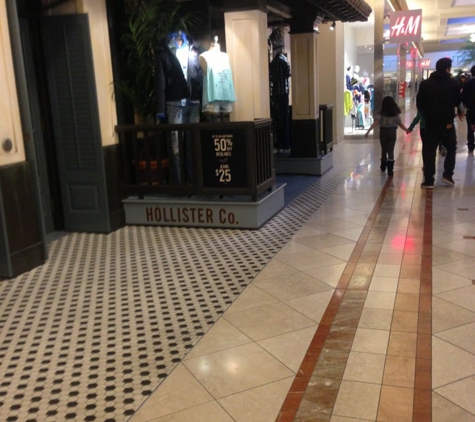 Hollister - Daly City, CA