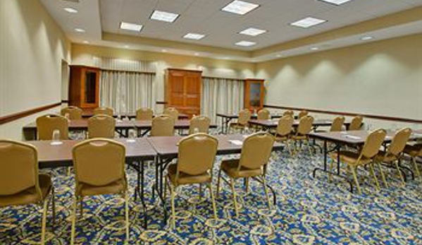 Country Inns & Suites - Tampa, FL