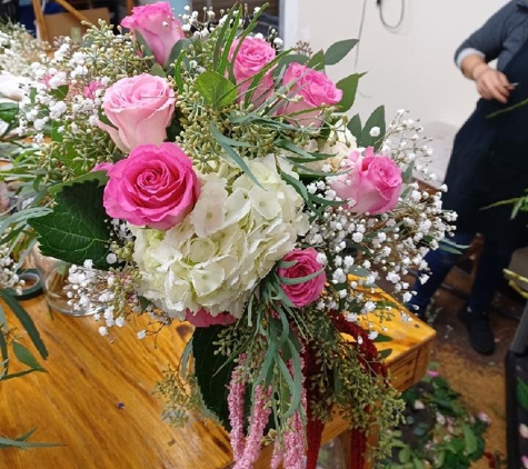 Lindsay's Village Florist - Boonton, NJ