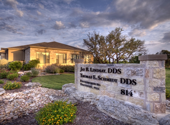 Thomas E Schmidt DDS - Fredericksburg, TX