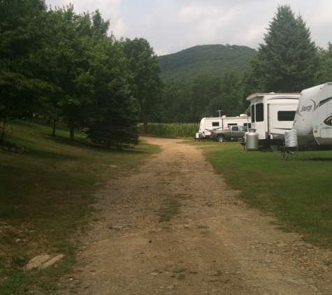 Blue Rocks Family Campground - Lenhartsville, PA