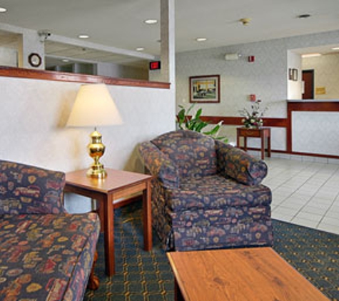 Red Roof Inn - Auburn, IN