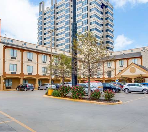 Comfort Inn & Suites Love Field-Dallas Market Center - Dallas, TX