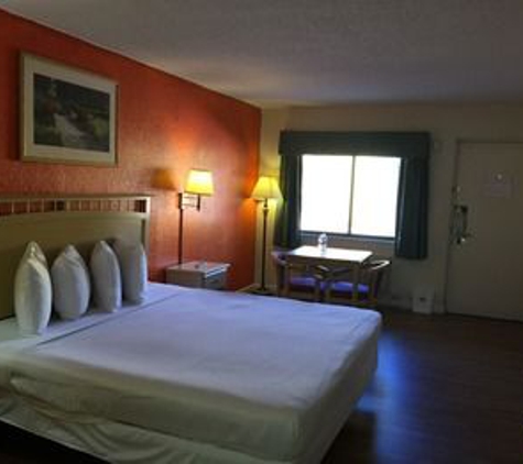 Country Hearth Inns and Suites - Kissimmee, FL