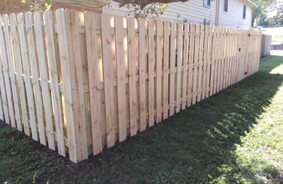 The 3 Rail Vinyl Horse Fence Along With The Fall Color Creates An Iconic American Look Wish We Could Visit Vinyl Fence Horse Fencing White Vinyl Fence