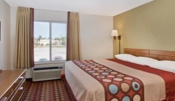 Super 8 by Wyndham Cloverdale - Cloverdale, IN