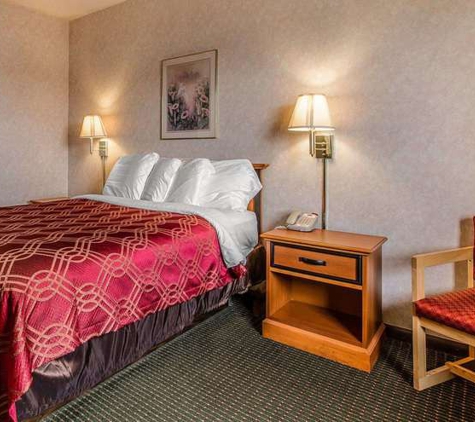 Econo Lodge - Manitowoc, WI