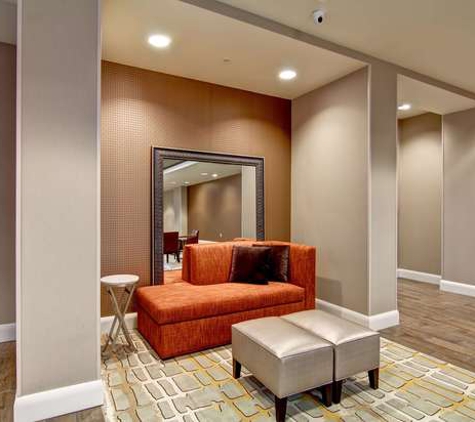 Hampton Inn & Suites Cincinnati-Downtown - Cincinnati, OH