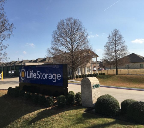 Life Storage - Carrollton, TX