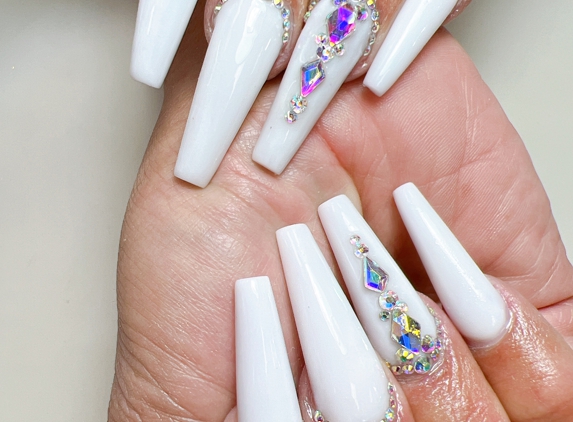 Diamond Nails - Indio, CA