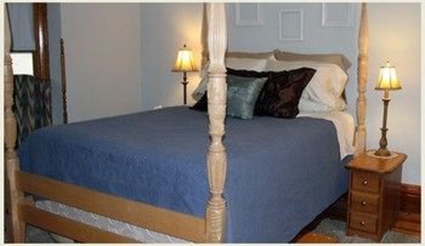 Lindsay House Bed & Breakfast - Manawa, WI