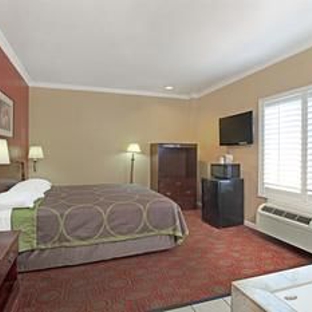 Super 8 by Wyndham North Hollywood - North Hollywood, CA