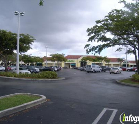 Publix Super Market at Doral Park Shopping Center - Doral, FL