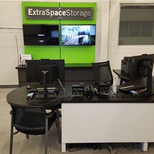 Extra Space Storage - Libertyville, IL