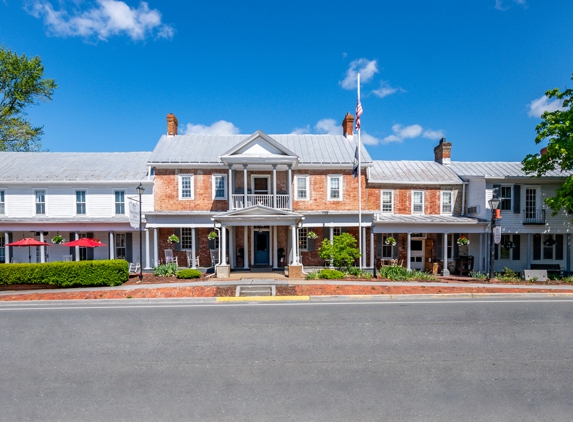 Wayside Inn & Larrick's Tavern Since 1797 - Middletown, VA