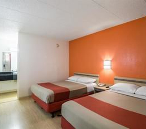 Motel 6 - Aurora, IL