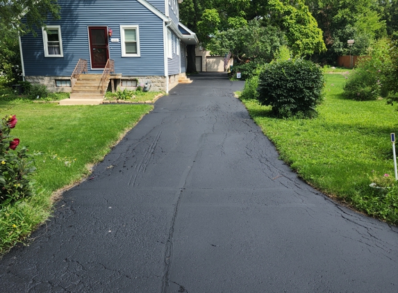 Jack's Seal Coating - South Holland, IL. Driveway seal coated looks great