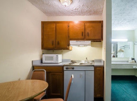 Econo Lodge - Williamsburg, VA