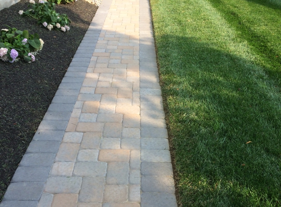 Unique Touch Landscaping and Seal Coating llc - Oakhurst, NJ