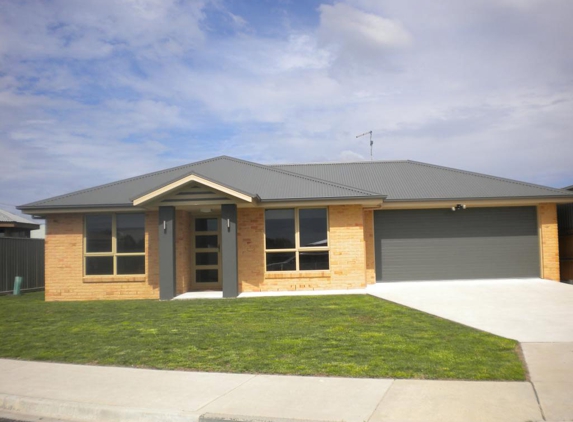 Robert J Mott Builder - Turners Beach, TAS