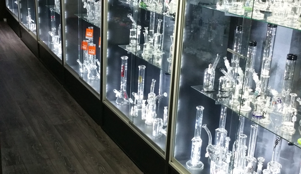 Smokin Spades Premier Smoke and Vapor Shop - Miami, FL