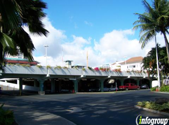 TUMI Store - Ala Moana - Honolulu, HI