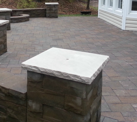 Earthscapes and Construction - Eureka, MO. Paver Patio with columns, seat walls & block steps