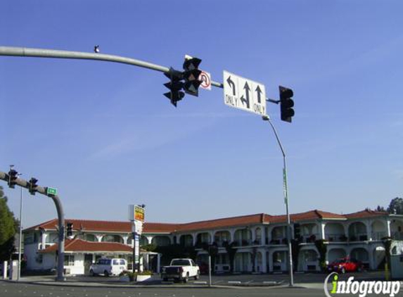 Casa Blanca Motel - Hayward, CA