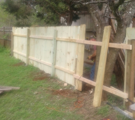 AJ&C Fence Repair - Cedar Creek, TX