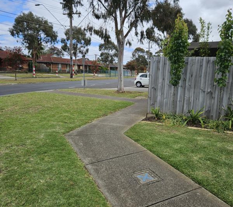 New look Gardens - Werribee, VIC. Nature Strips