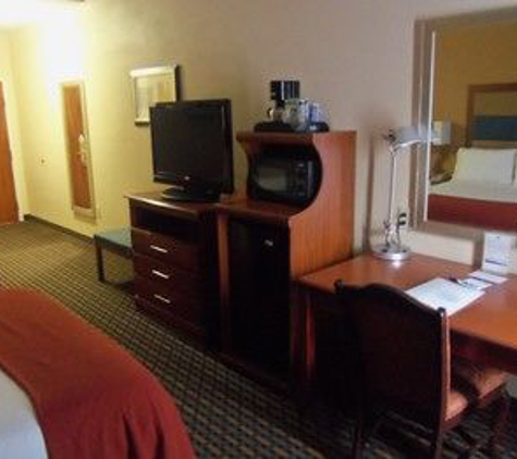 Holiday Inn Express & Suites Sanford - Sanford, NC