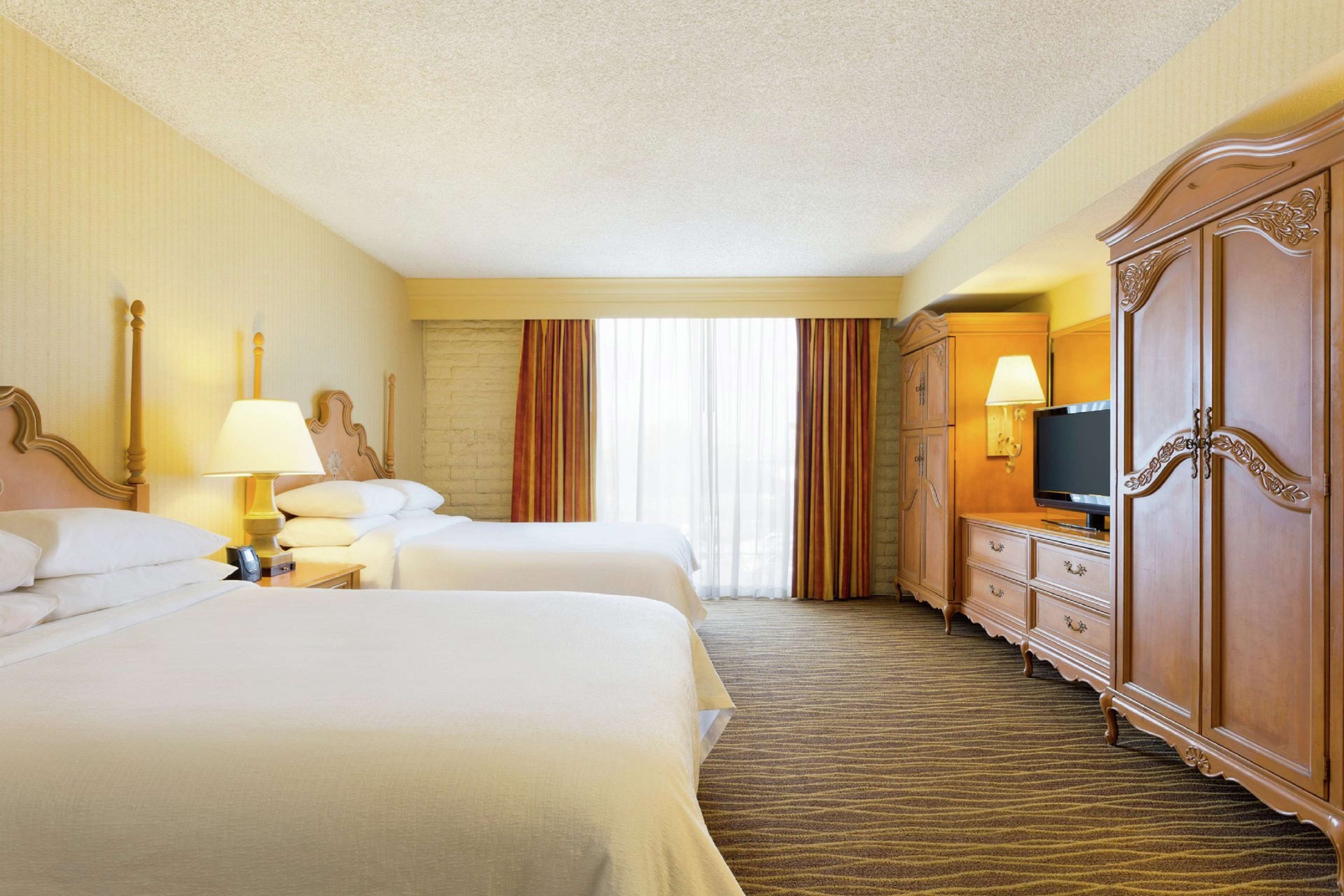 Embassy Suites by Hilton Phoenix Airport 2333 E Thomas Rd ...