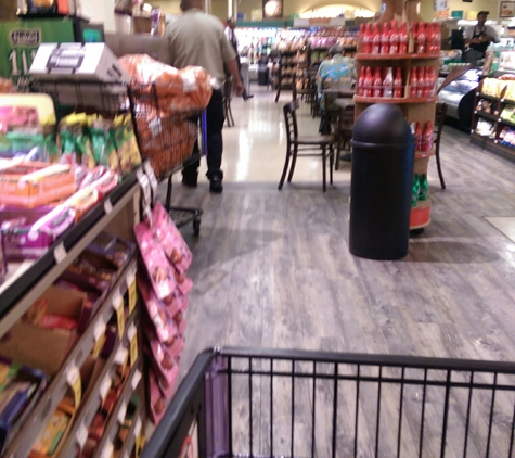 Vons - Burbank, CA. A couple of tables for you to sit down and eat.