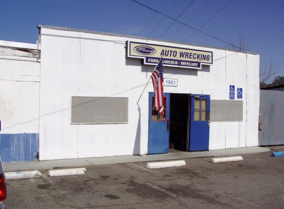 Freeway Auto Wrecking - Sacramento, CA