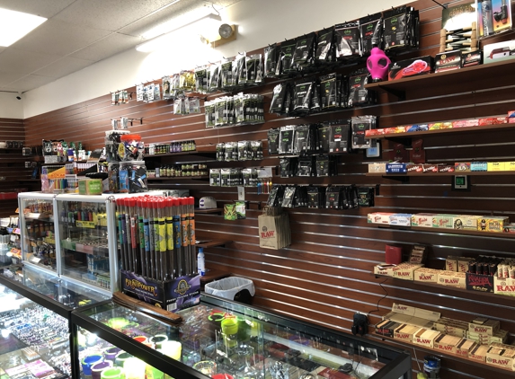 kvc smoke shop - Baltimore, MD