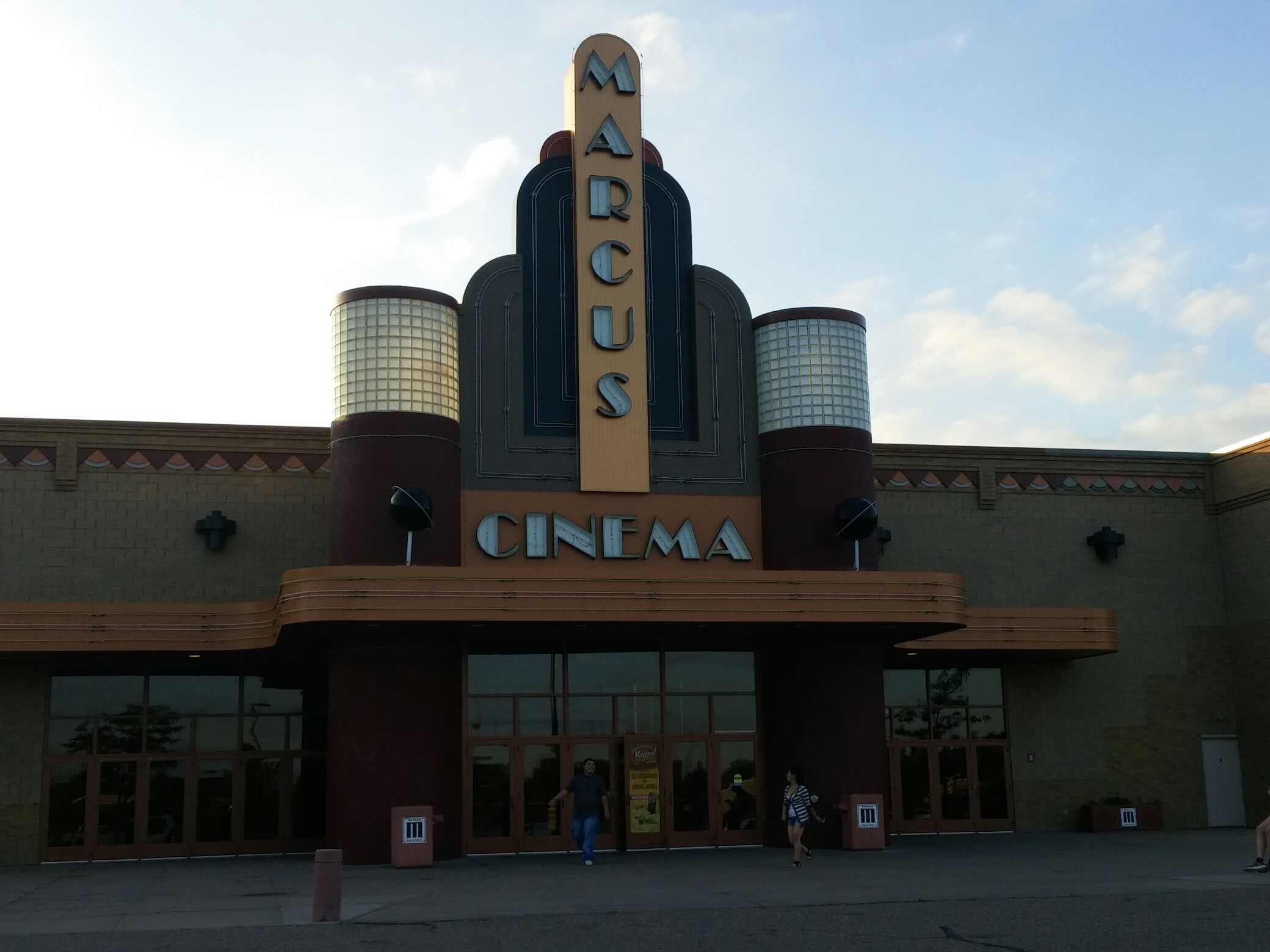 Marcus Oakdale Cinema 5677 Hadley Ave N, Oakdale, MN 55128