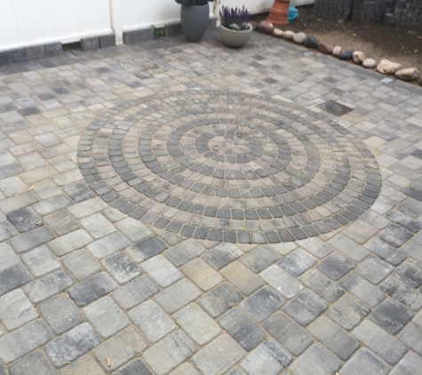 Glenwood Construction - Brooklyn, NY. Paving stone circle