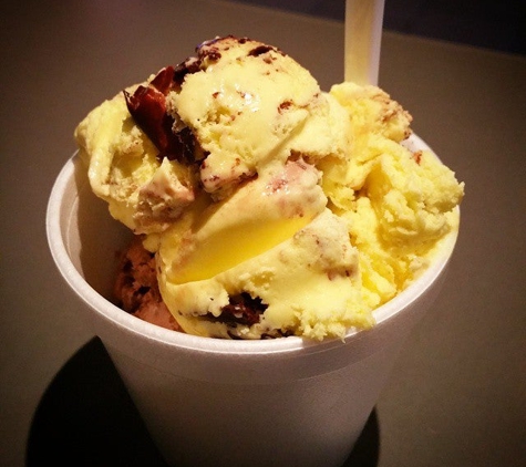 Frostys Ice Cream Club and Coffee Bar - Franklin Square, NY