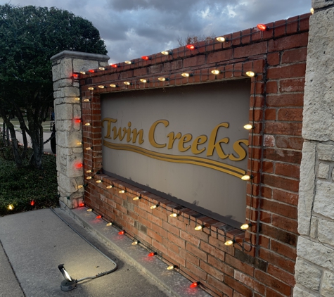 LW Landscaping - Midlothian, TX. Neighborhood Entrance Christmas Light Installation