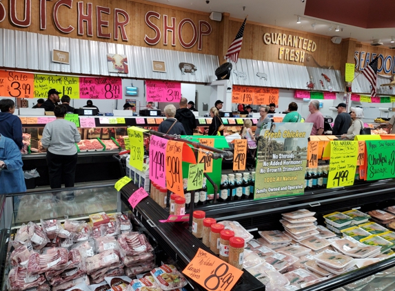 Detwilers Farm Market - Sarasota, FL. Bill Lewis of Vero Beach stopping in at Detwiler's Farm Market in Sarasota, Florida.