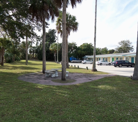 Palm Court Inn Motel - Cocoa, FL. Relax enjoy life beneath the Palms!