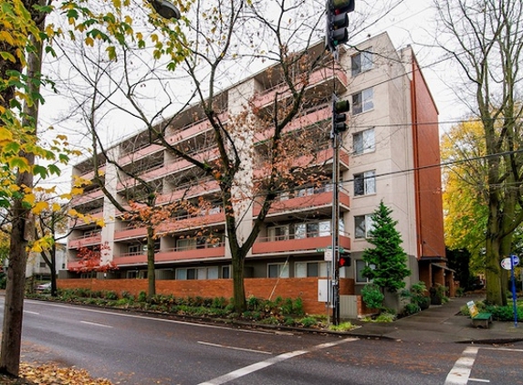 Irvington Court Apartments - Portland, OR